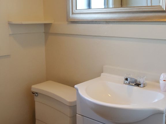 2nd image of 454 27th St