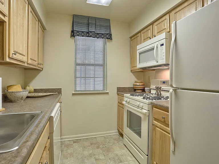 Springford Apartments — Photo 11