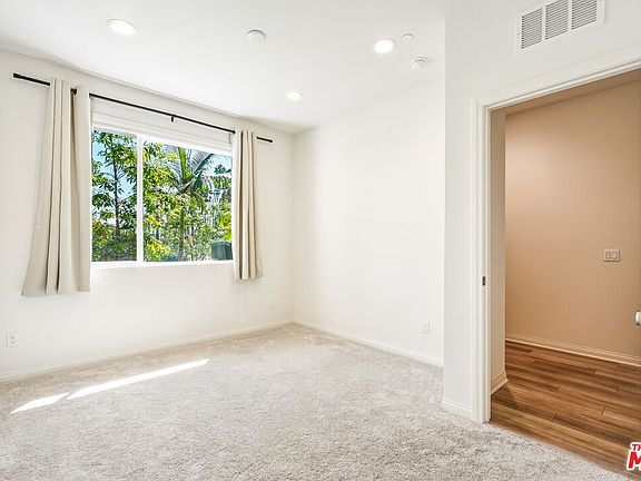 4th image of 1095 N Harbor Blvd