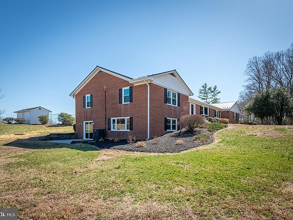 2nd image of 26725 N Earnshaw Way