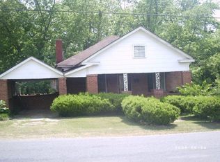 484 Hollingsworth St NE, Pelham, GA 31779
