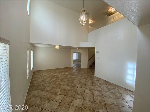 3rd image of 4837 W El Campo Grande Ave