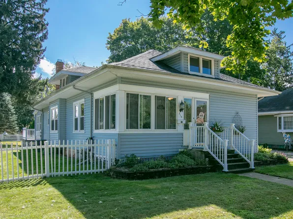 219 Liberty St, Buchanan, MI 49107