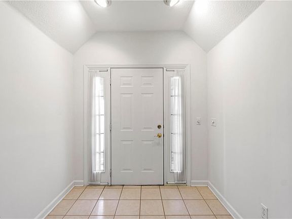 2nd image of 12 Shaker Glen Ln