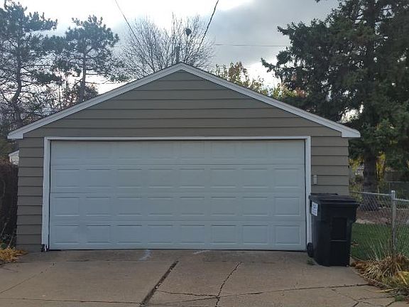 3rd image of 2130 Jessamine Ave E