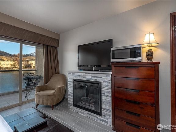 4th image of 322 W Woodin Avenue #712