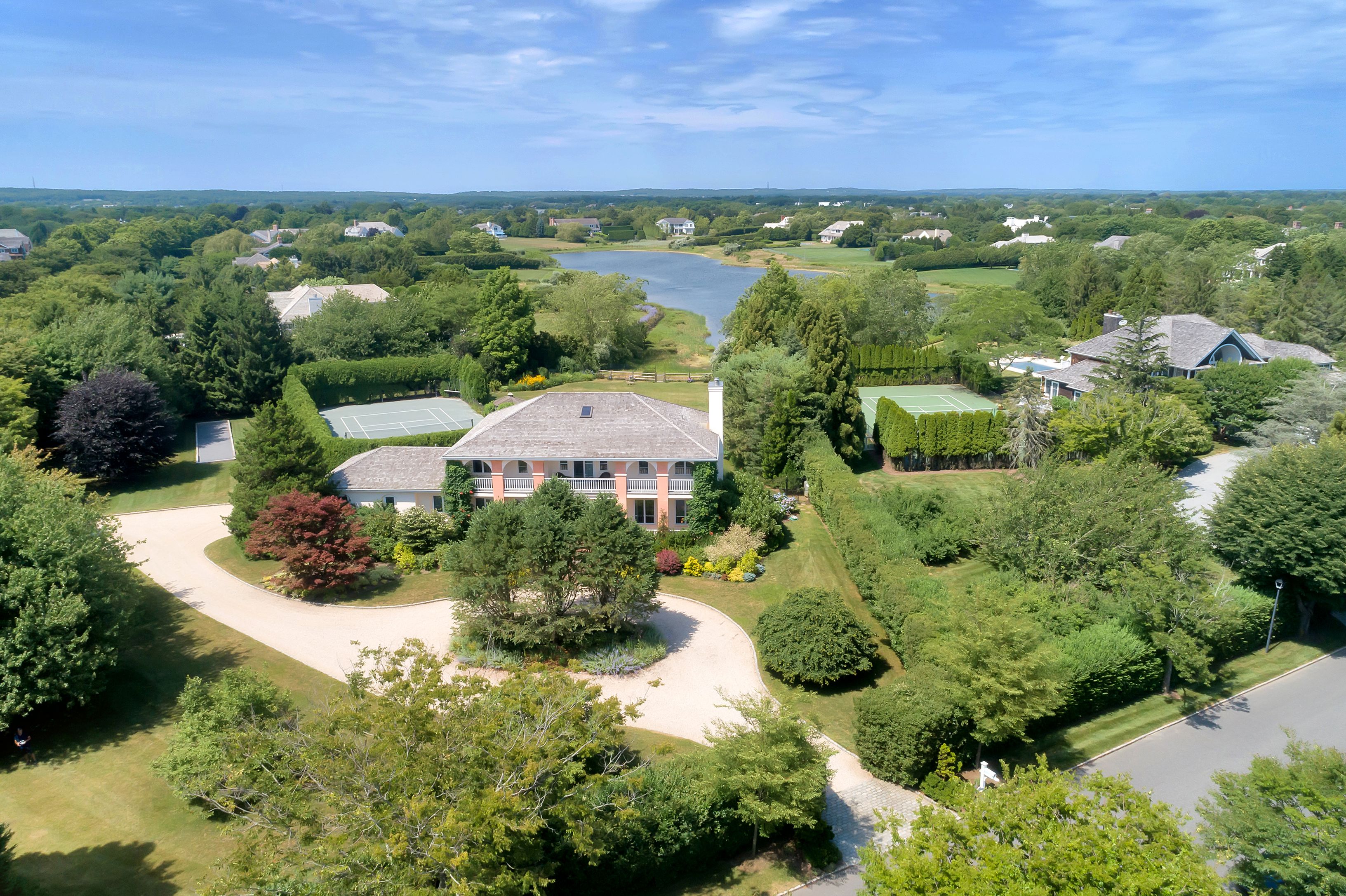 19 Pheasant Clos S in Southampton Out East