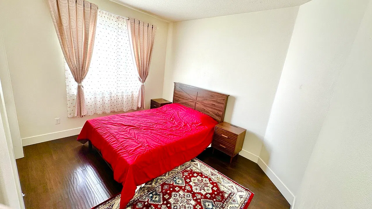 3 bed, 1800 sqft, $850 — Photo 1