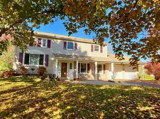 48 Sturbridge Ln, Pittsford, NY 14534