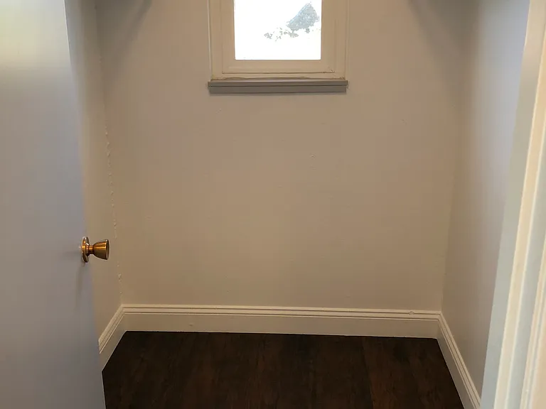 EXTRA WALK IN CLOSET