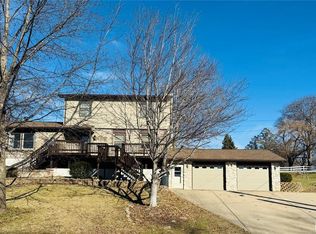 2 Oak Ridge Pond Rd, Hannibal, MO 63401