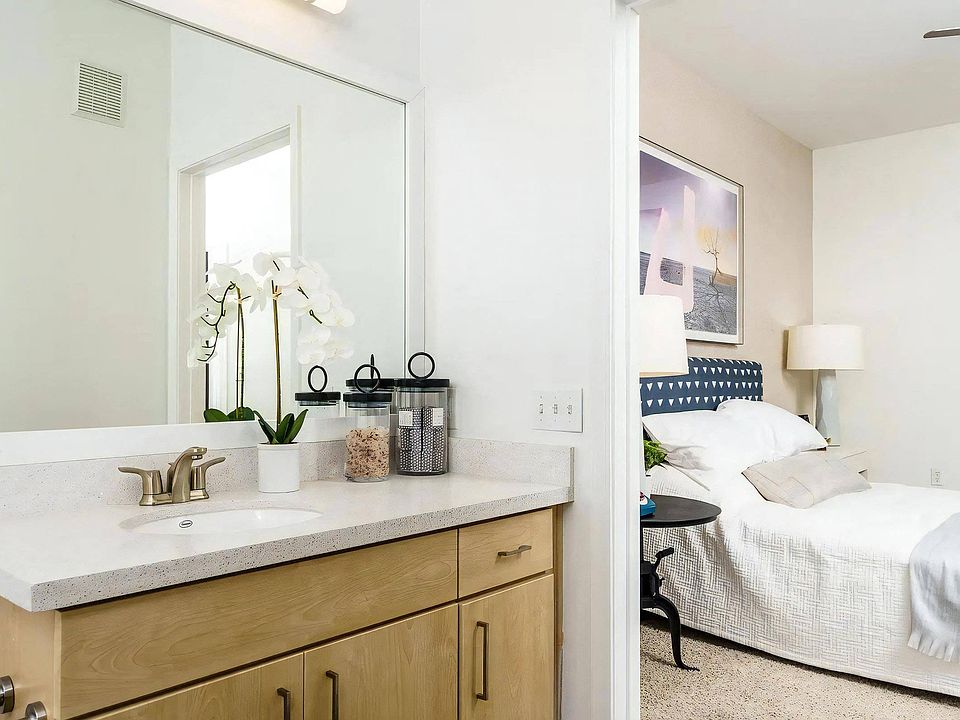 Ensuite Bathroom Connected to Bedroom