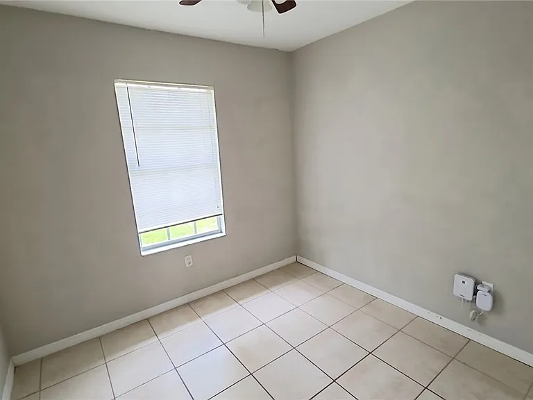 207 E 8th St — Photo 21
