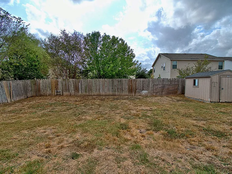 711 Abundance Ln — Photo 25