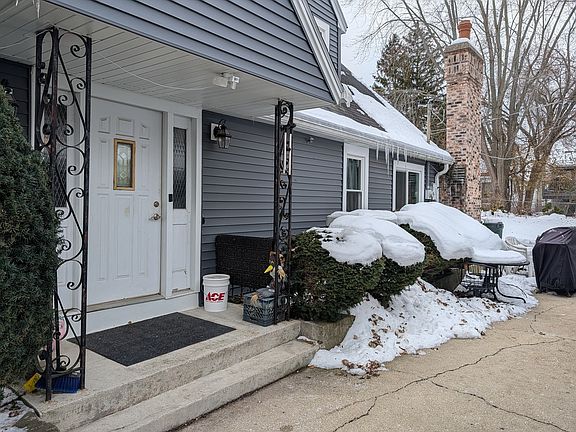 4th image of 1026 Shoreland Ct