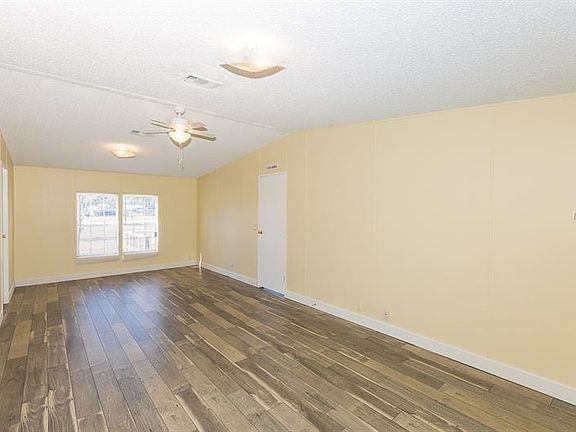 3rd image of 2076 Meadow Oak Cir