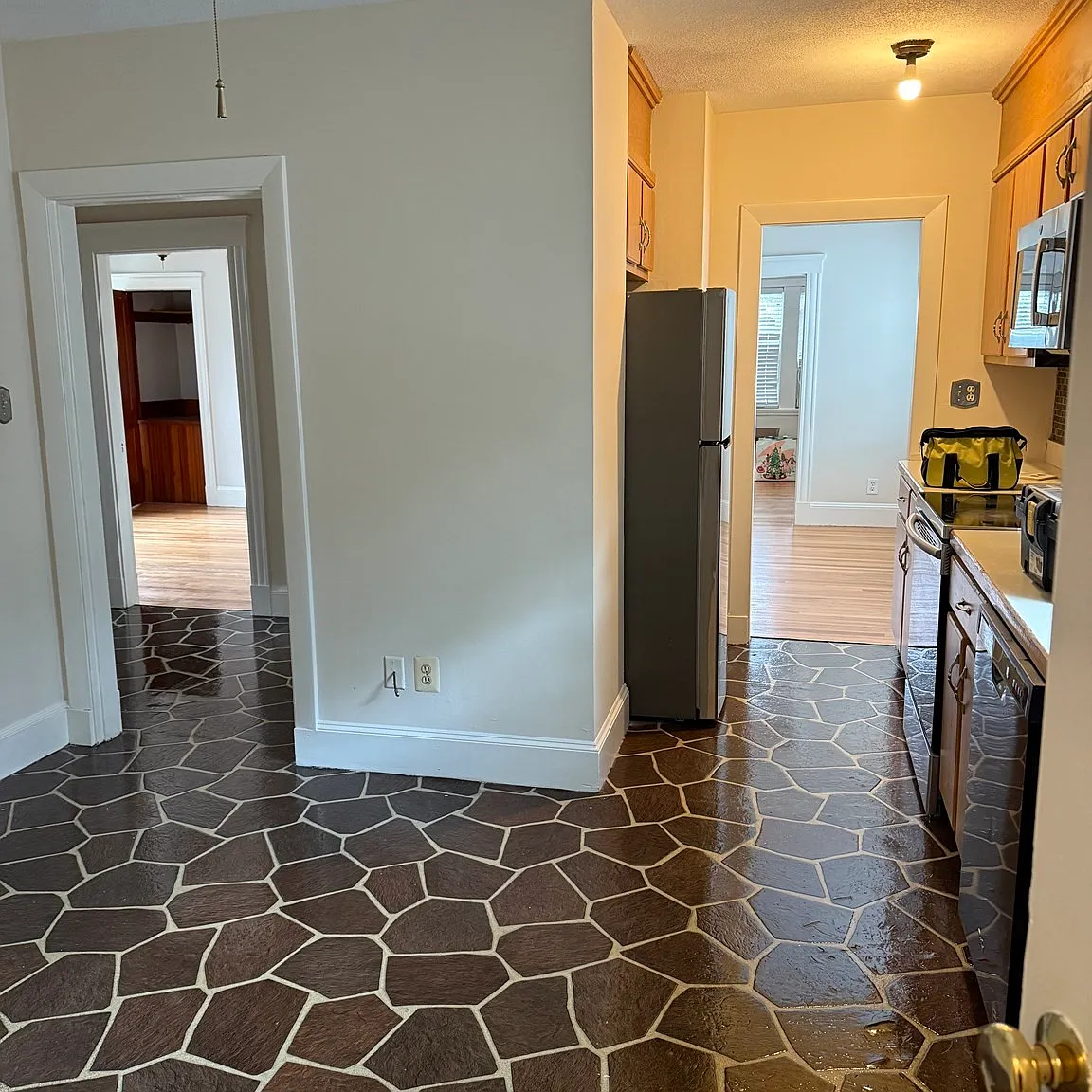 3 bed, 1.0 bath, 1100 sqft, $2,600 — Photo 1