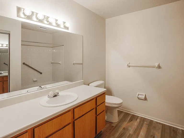 Port Crossing Apartments — Photo 85