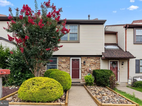 987 Princeton Pl, Warminster, PA 18974