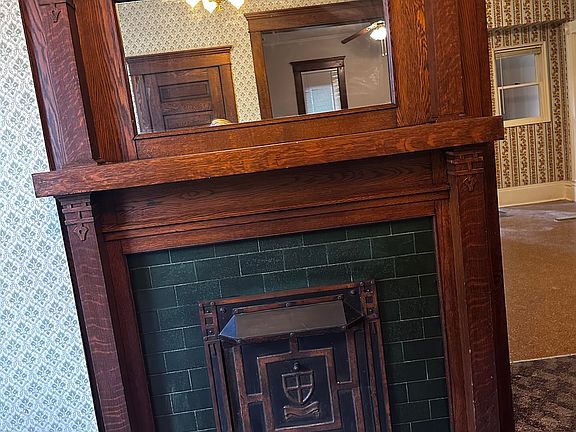 5th image of 251 W Locust St #251
