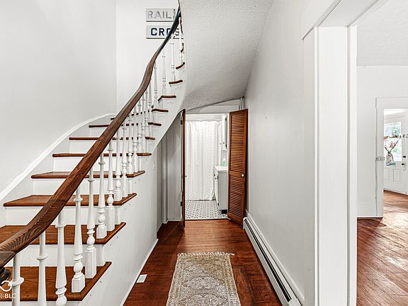 2nd image of 304 W Marion St