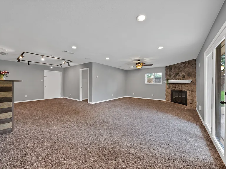 1103 Wildwood Dr — Photo 13