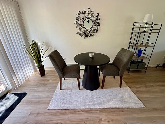 5th image of 2990 Glenwood Dr #11