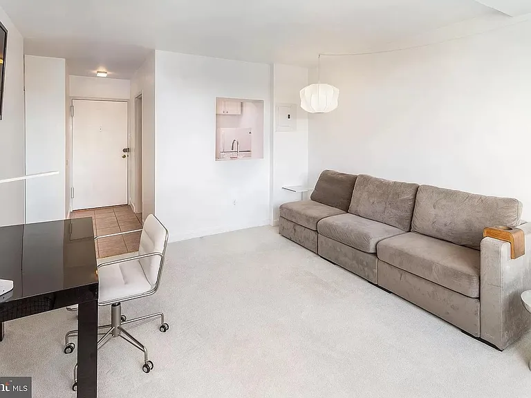 1021 Arlington Blvd #728 — Photo 2