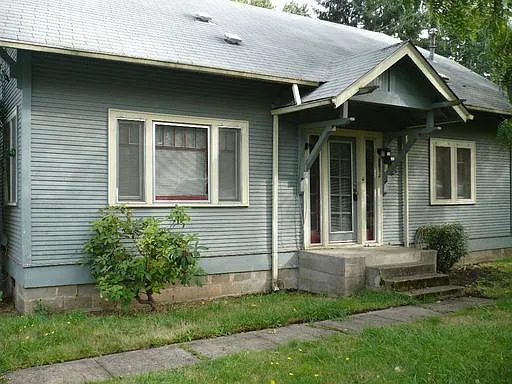 3851 Hilyard St photo 1