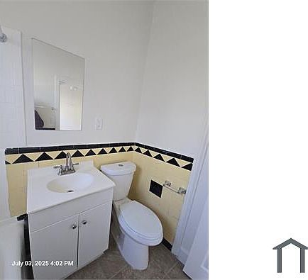 4th image of 724 S Mariposa Ave #209