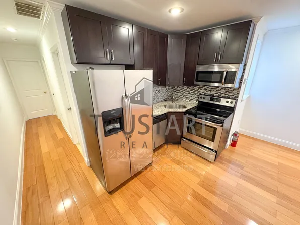 2329 S 15th St #2, Philadelphia, PA 19145