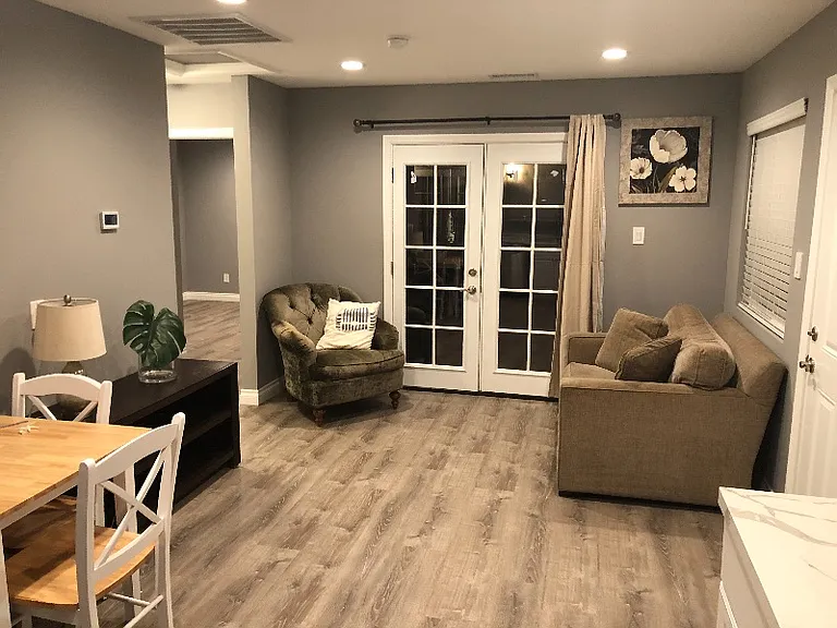 7528 Gloria Ave — Photo 5