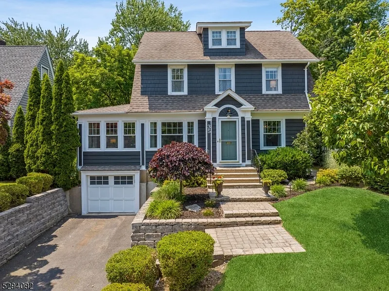 35 Walnut Avenue photo 1
