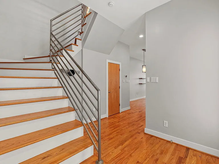1410 Knox St — Photo 20