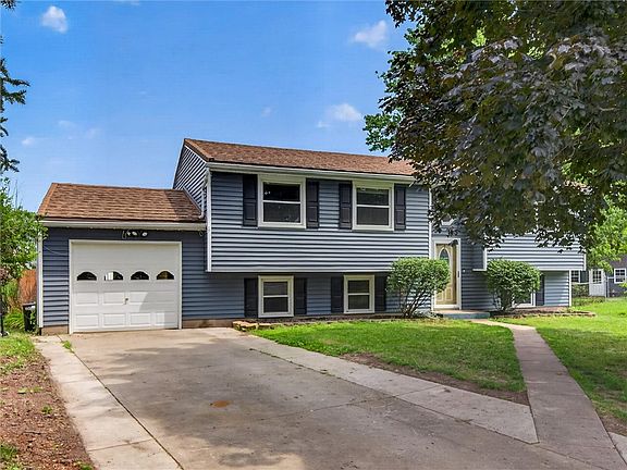 2nd image of 28 Downs Meadow Ct