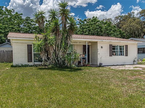 3rd image of 8510 Chinaberry Dr