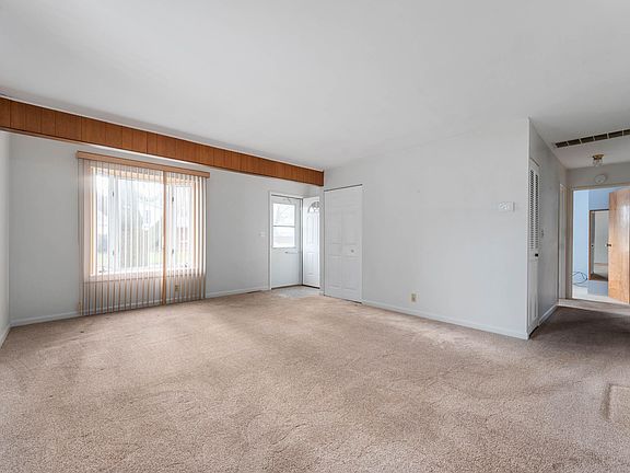 4th image of 309 Ivy Ln