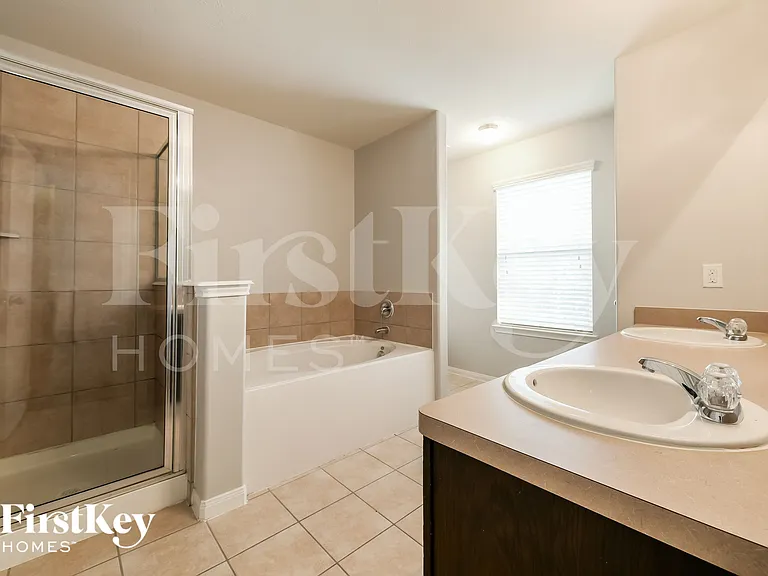 2427 Gianna Way — Photo 10
