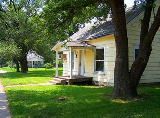 406 E Lincoln St, Iola, KS 66749