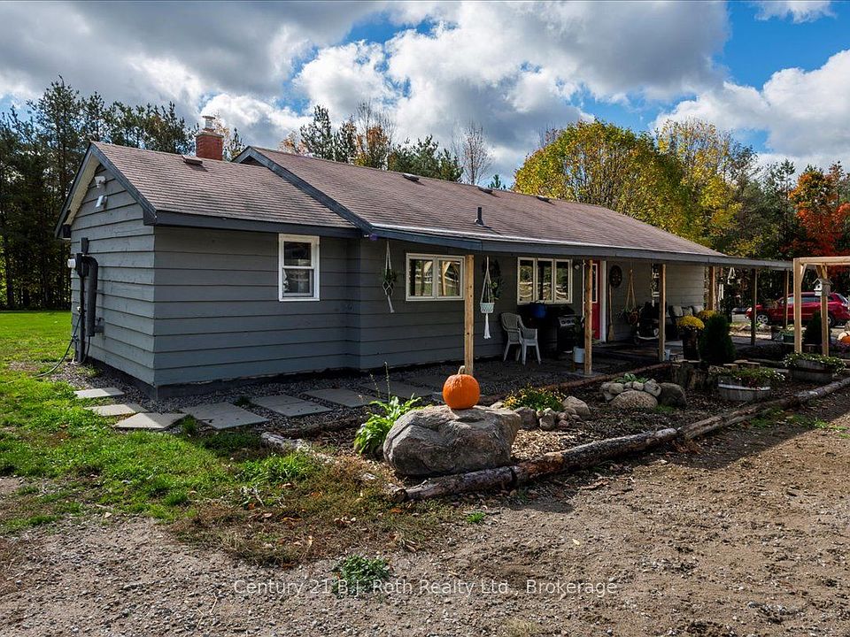 1st image of 2286 Flos Cres #10