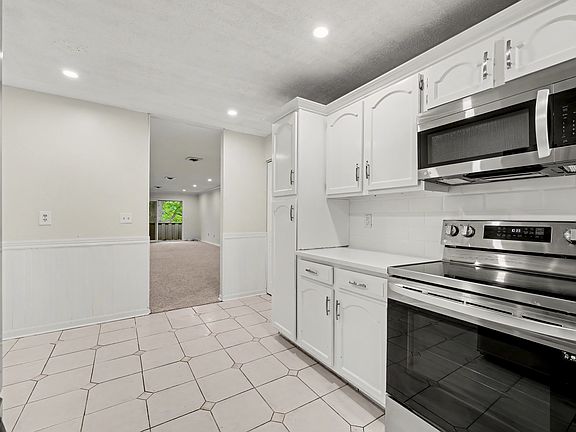 3rd image of 172 Gillies Ln #172