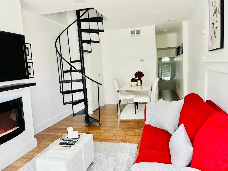 2 bed, 1250 sqft, $2,200 — Photo 2