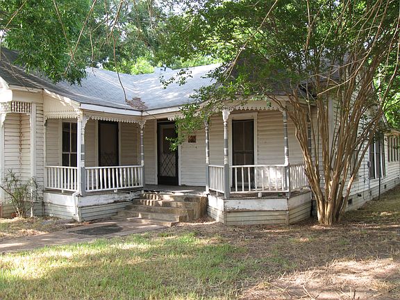 2nd image of 104 N Railroad Ave