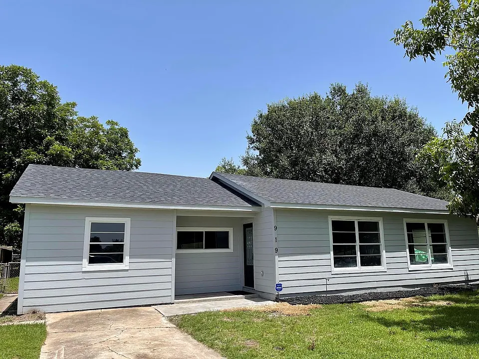 919 Foster Ave