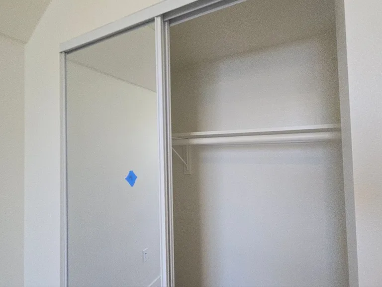 33(835E) — Photo 25
