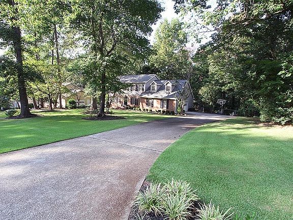 2nd image of 696 Westbrook Pl