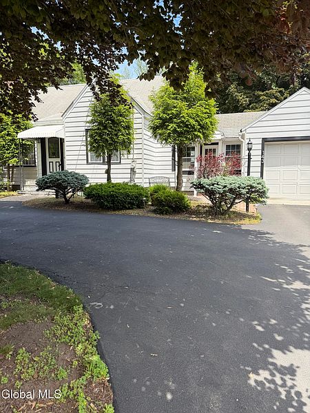 3rd image of 143 Sand Creek Road