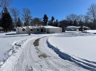 1661 Winthrop Rd, Bloomfield Hills, MI 48302