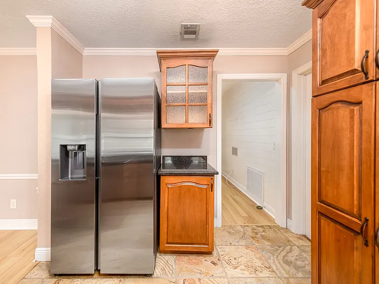 1661 Algonquin Dr — Photo 10