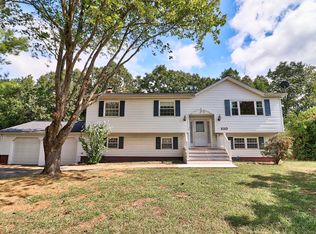 220 Crestwood Dr, Naugatuck, CT 06770
